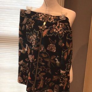 INC International Concepts Floral stretch skirt.